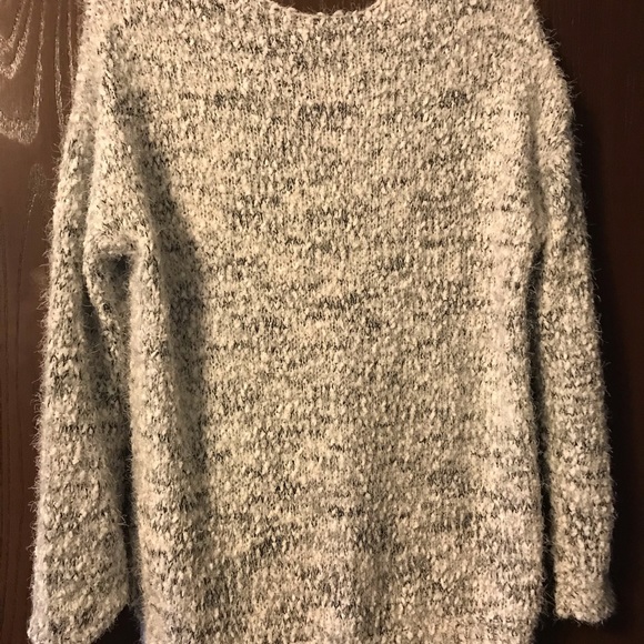 Fuzzy sweater - Picture 3 of 5
